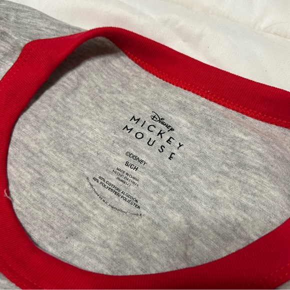 Disney Mickey Santa Tee Adult Small “New” - Picture 4 of 4